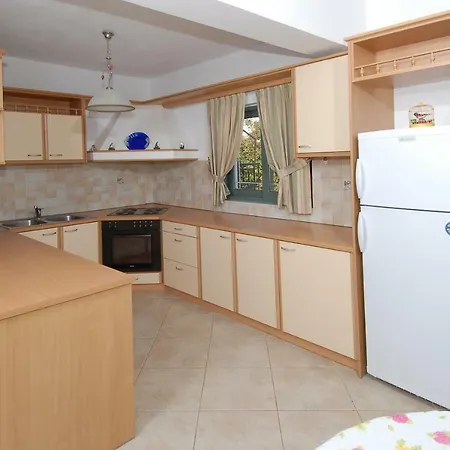 Starvillas And Apartmán Agia Efimia